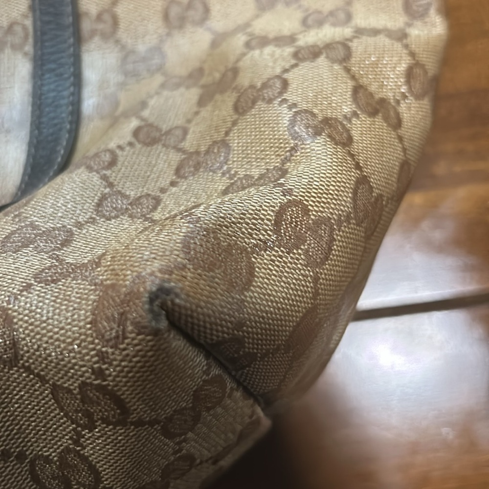 Gucci Handbag - Pre-loved Authentic with Dust Bag included. - Picture 13 of 15